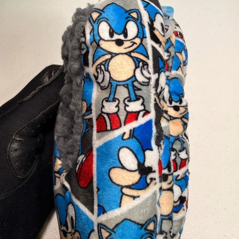 Sonic the Hedgehog Fuzzy Babba Slipper Socks Faux Fur Kids Size 8-13 S/M NEW